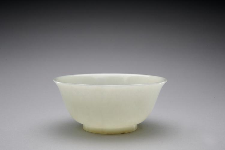 乾隆款青玉撇口碗