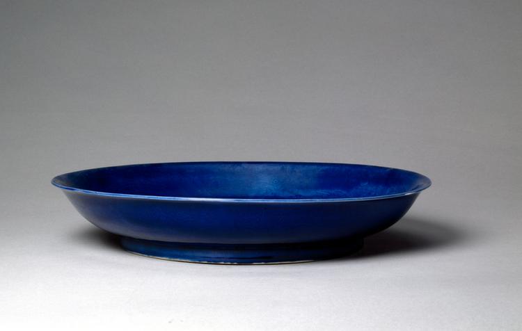 顺治款祭蓝釉暗龙纹盘