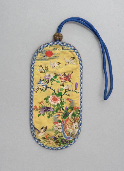 黄色缎绣孔雀牡丹纹眼镜套