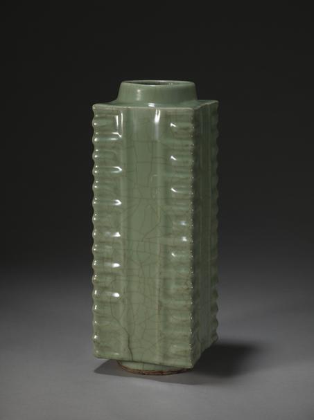 龙泉窑青釉琮式瓶