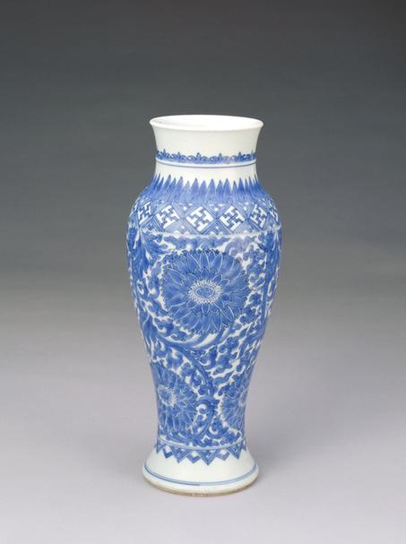 宣德款青花缠枝莲纹观音尊