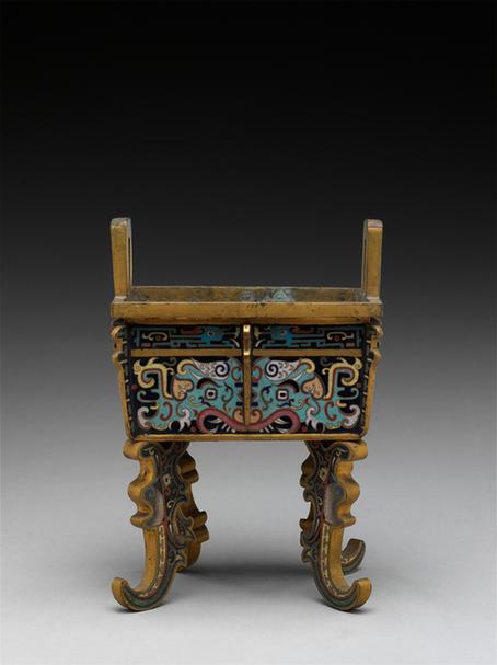 掐丝珐琅兽面纹出戟双耳四足炉