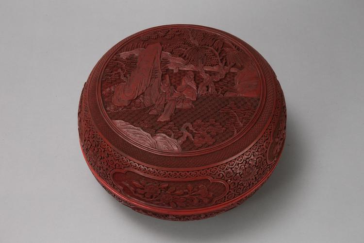 剔红山水人物图开光花卉纹捧盒