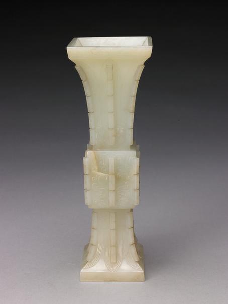 青玉出戟仿古铜纹方花觚