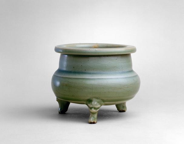 耀州窑青釉三足炉