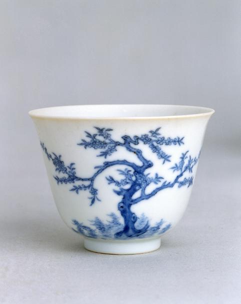 康熙款青花十二月花卉纹杯-枝