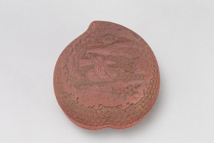 剔红八仙图桃式盒