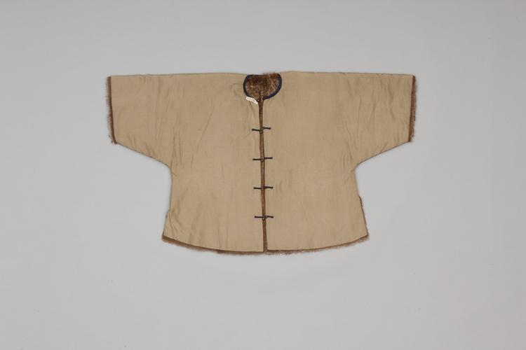 灰色团花纹暗花绸扫雪貂皮马褂