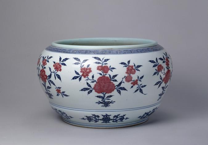 青花釉里红折枝花纹鱼缸