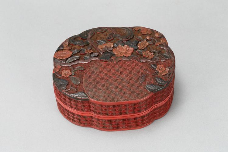堆彩瓜果花卉纹圆盒