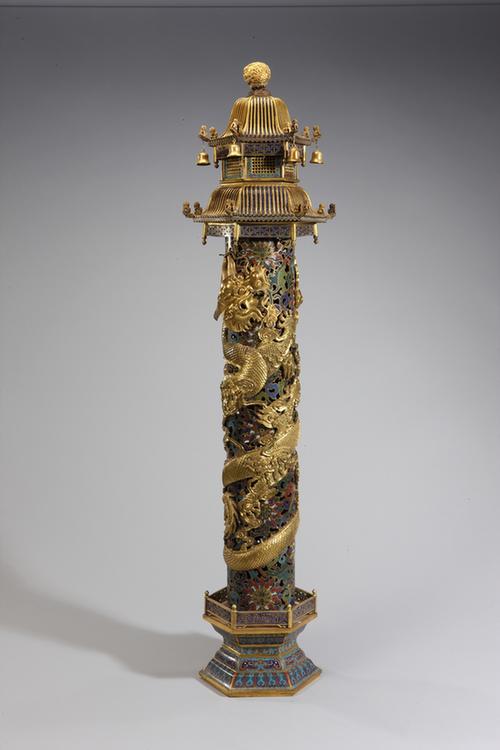 乾隆款掐丝珐琅镂空勾莲蟠龙纹香熏