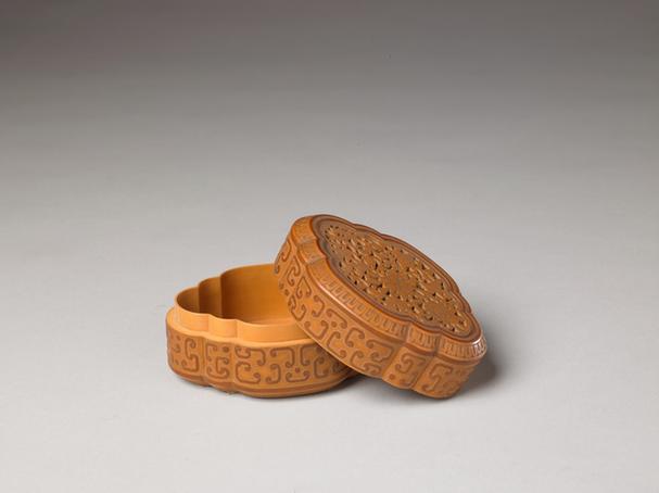 文竹四季花卉纹圆盒