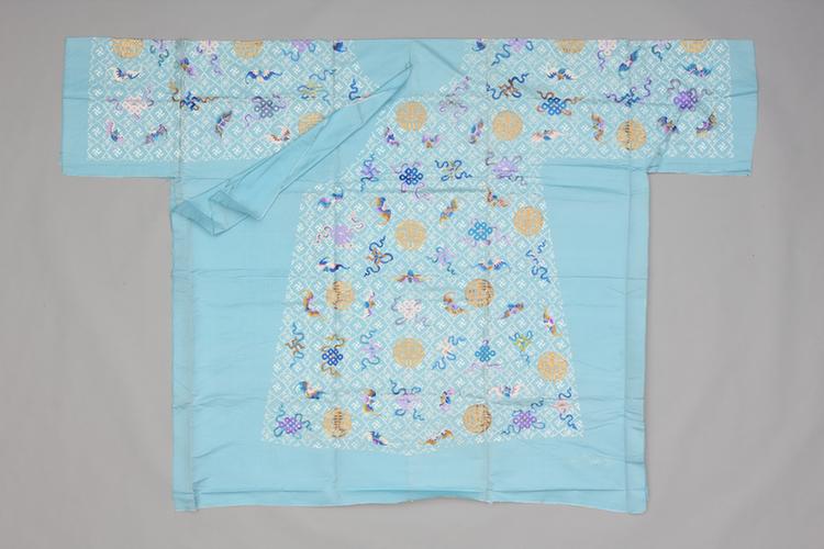 湖色绸绣本色四合万字福寿绵长纹袍料