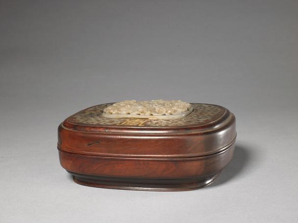 紫檀嵌银缠枝莲卐寿纹镶玉透雕蟠龙纹椭圆盒