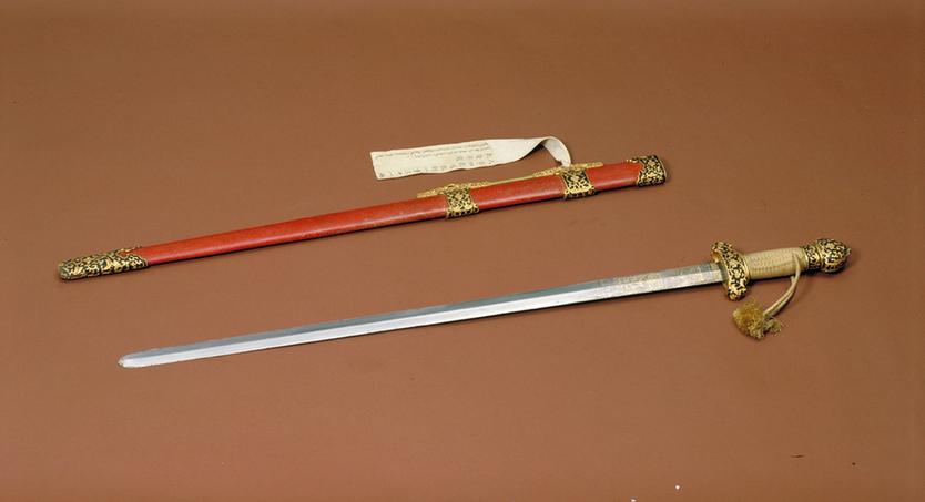 铁柄鲨鱼皮鞘鸣龙剑