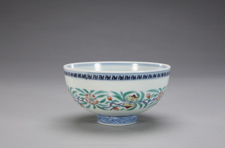 康熙款斗彩万寿挑实纹碗