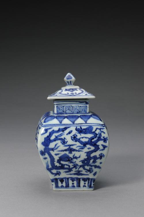青花云龙纹四方盖罐