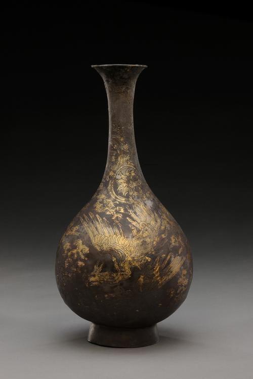 松山款银鎏金錾刻云凤纹玉壶春瓶