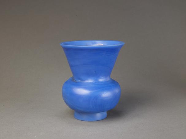 道光款浅蓝色玻璃光素渣斗