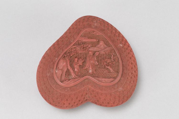 剔红八仙图桃式盒