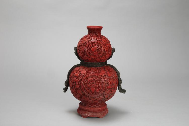 剔红开光暗八仙纹带座葫芦式绶带瓶