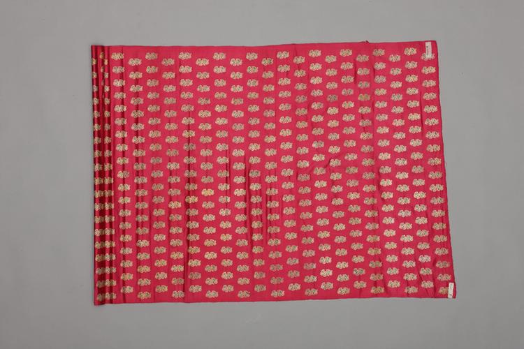 紫红色银鸡冠花纹回回妆花缎