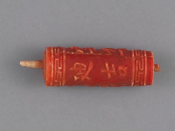 绿色“廸吉云集千祥”字圆蜡