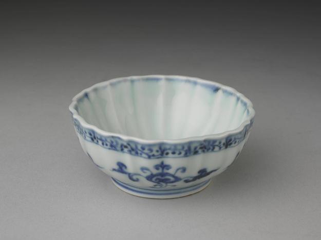 青花灵芝纹葵花式杯