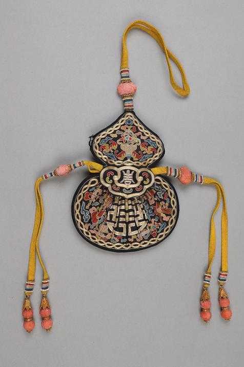 青色缎平金锁绣暗八仙团寿纹葫芦式荷包