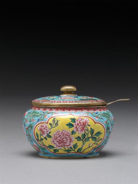 雍正款画珐琅勾莲花卉纹带盖椭圆水丞