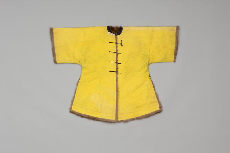 明黄色江山万代纹暗花江绸貂皮马褂