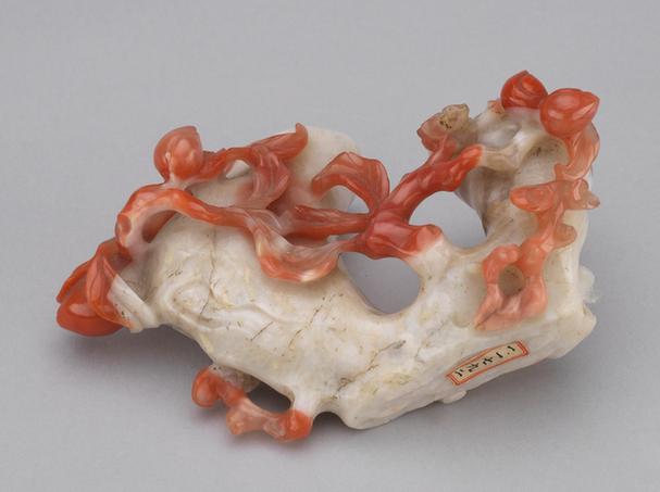 红玛瑙雕桃花插