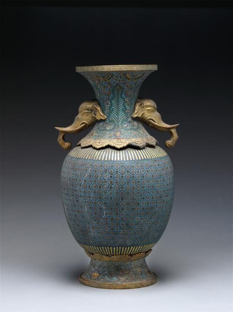 掐丝珐琅锦纹象耳转心瓶