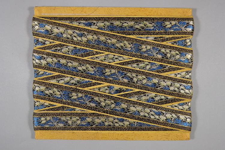 水墨花锦缎地织金荷花牡丹纹绦