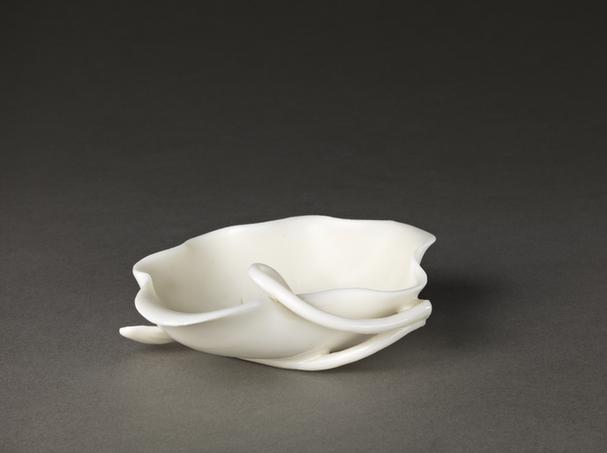 德化窑白釉荷叶式洗