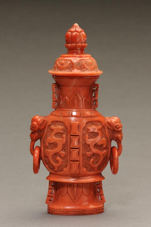 红珊瑚双兽耳衔活环出戟带盖瓶