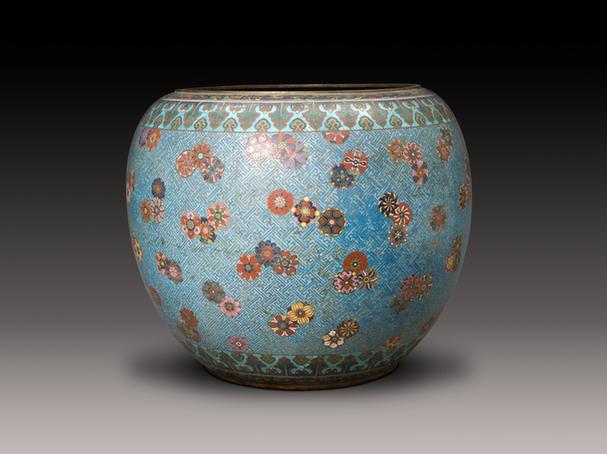 掐丝珐琅团花纹錾胎鱼缸