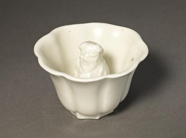 德化窑白釉葵瓣式公道杯