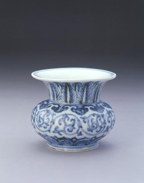 宣德款青花缠枝蕉叶纹渣斗