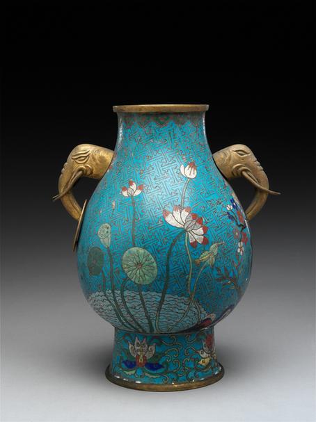 掐丝珐琅象耳瓶