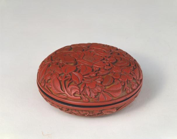 永乐款剔红梅花茶花纹圆盒