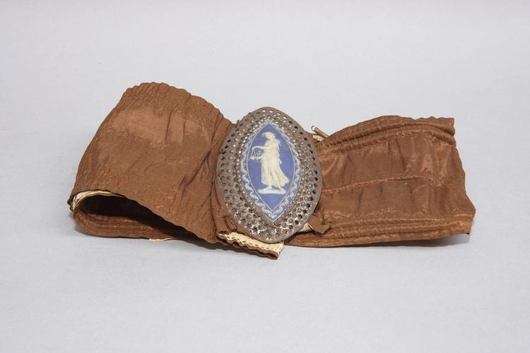 英国铁镶西洋瓷紫绸带