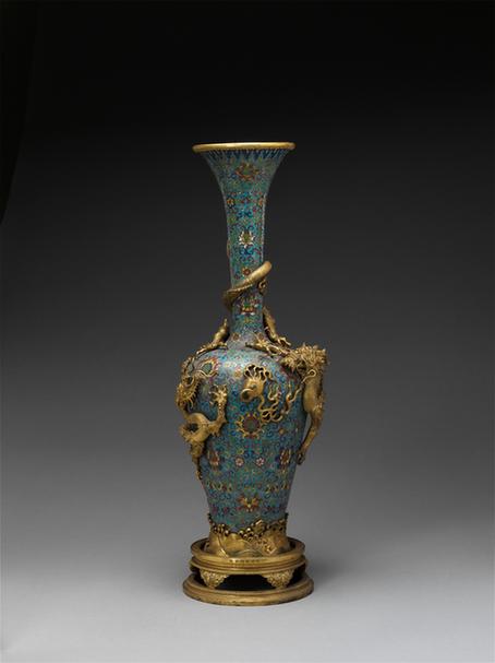 乾隆款掐丝珐琅勾莲蟠龙纹瓶