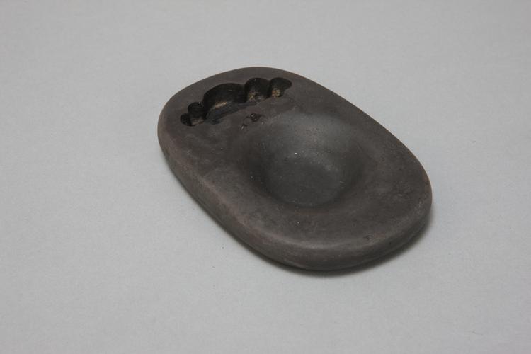 端石云池椭圆砚