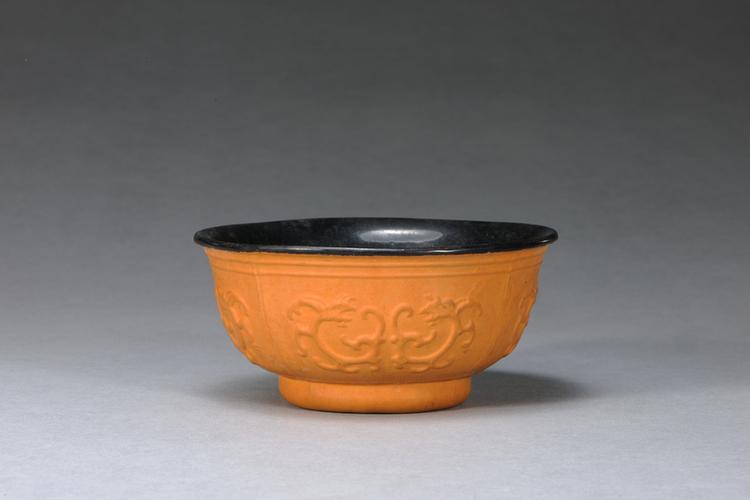 乾隆款匏制双夔凤纹碗