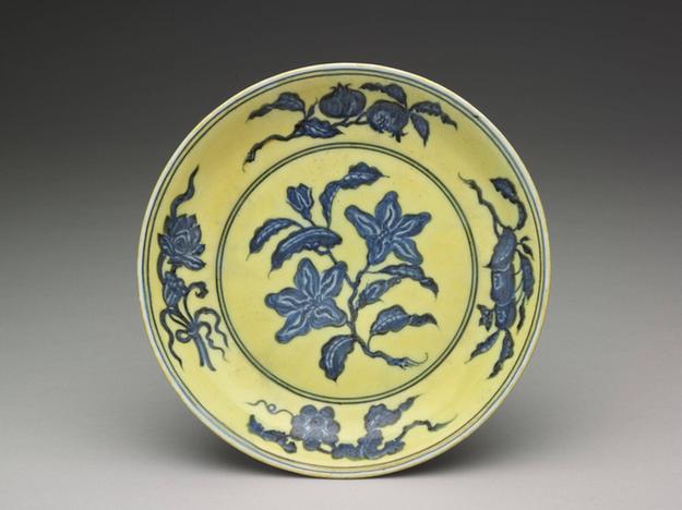 青花黄彩栀子花果纹盘