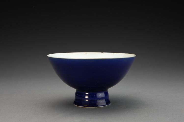 雍正款祭蓝釉高足碗