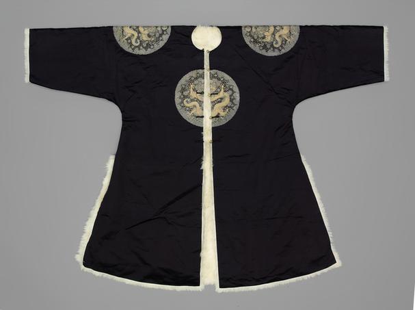 石青色缎平金绣四团云龙纹天马皮衮服