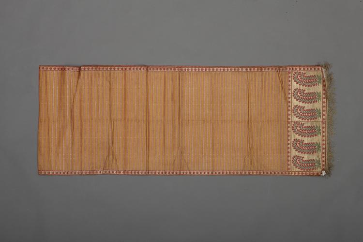 杏黄色地人字横条纹回回锦