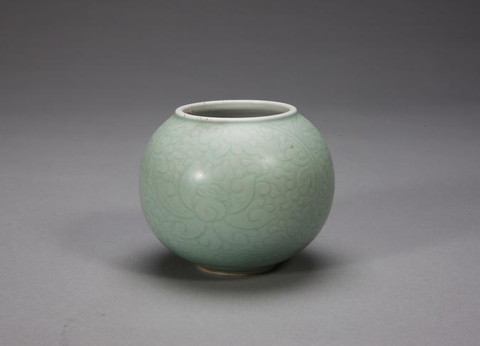 宣德款粉青釉刻花纹小罐
